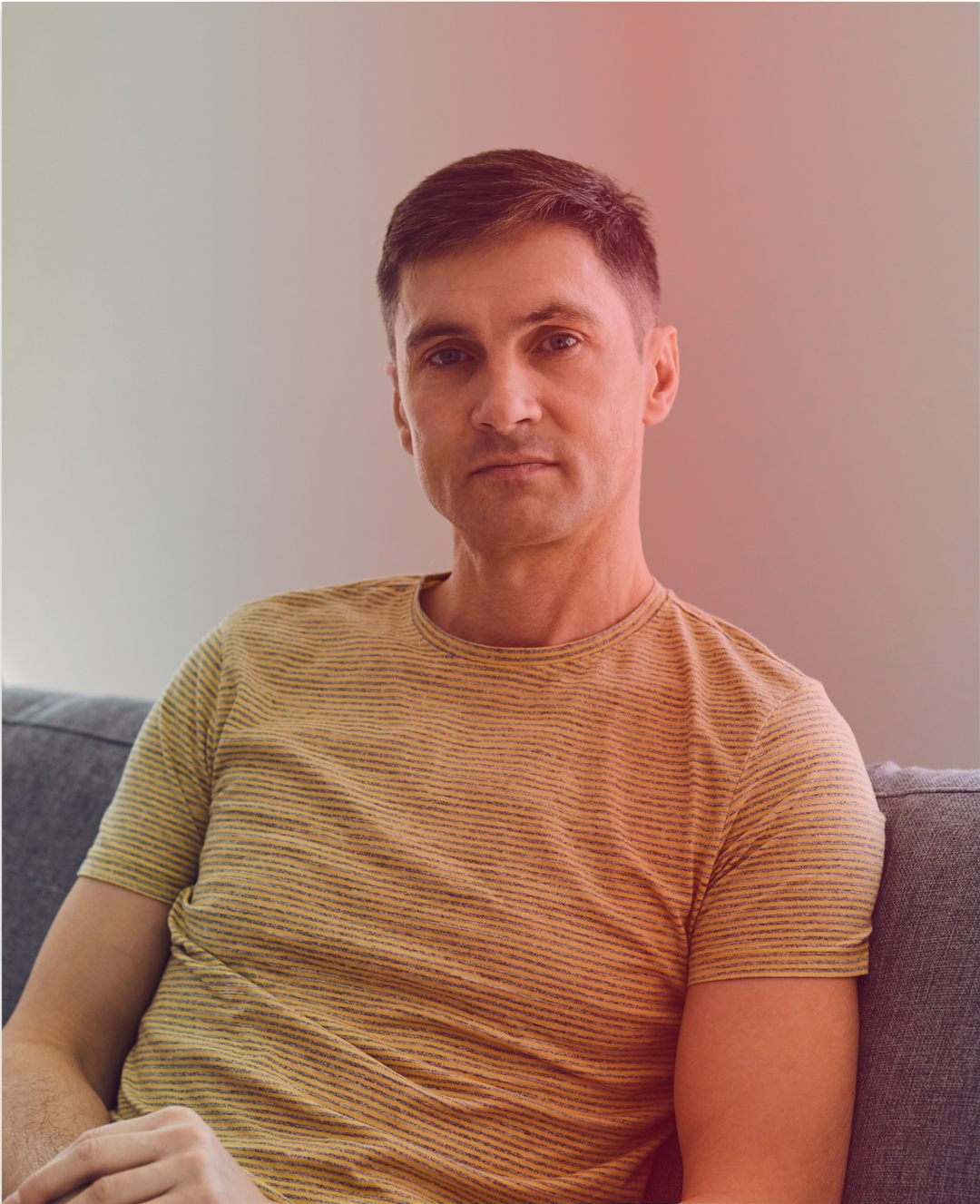 Man sitting on couch - desktop